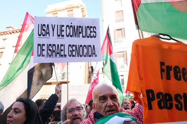 Protestocular Filistin Destek Gösterileri Sırasında Aralık 2023 Madrid Spanya Dışişleri — Stok fotoğraf