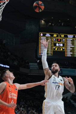 Real Madrid 'den Vincent Poirier, Real Madrid ile Valencia st WiZink Center arasındaki maç sırasında 31 Aralık 2023 tarihinde İspanya' nın başkenti Madrid 'de oynanmıştır..