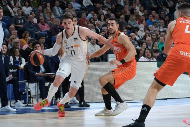 Real Madrid 'den Mario Hezonja, Real Madrid ile Valencia st WiZink Center arasındaki maç sırasında 31 Aralık 2023 tarihinde İspanya' nın başkenti Madrid 'de oynanmıştır..