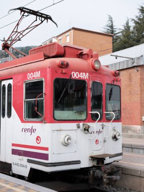 Renfe serisi 442 dar ölçü treni, Cercedilla tren istasyonuna park edilmiş, C-9 hattı, Navacerrada ve Cercedilla. Madrid, 2 Ocak 2024 İspanya