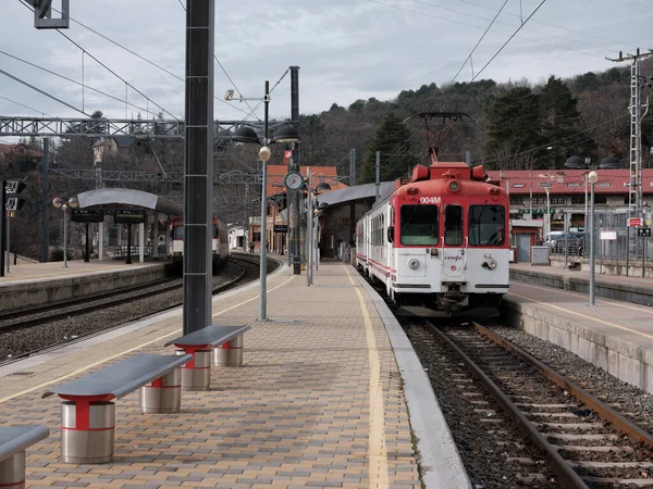Renfe 442 Széria Keskeny Nyomtávú Vonat Cercedilla Vasútállomáson Parkol Vonalon — Stock Fotó