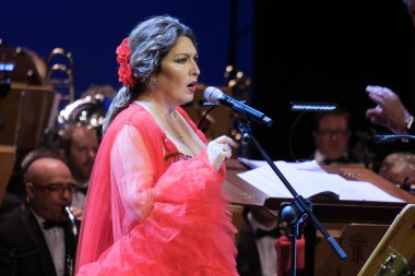 Flamenko şarkıcısı Estrella Morente, 5 Ocak 2024 'te İspanya' da Madrid Senfoni Orkestrası ile birlikte konser verdi.