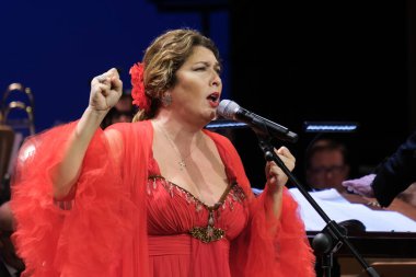 Flamenko şarkıcısı Estrella Morente, 5 Ocak 2024 'te İspanya' da Madrid Senfoni Orkestrası ile birlikte konser verdi.