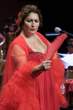 Flamenko şarkıcısı Estrella Morente, 5 Ocak 2024 'te İspanya' da Madrid Senfoni Orkestrası ile birlikte konser verdi.