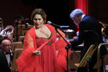 Flamenko şarkıcısı Estrella Morente, 5 Ocak 2024 'te İspanya' da Madrid Senfoni Orkestrası ile birlikte konser verdi.