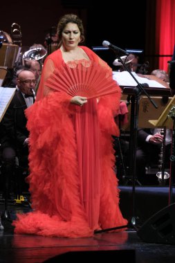 Flamenko şarkıcısı Estrella Morente, 5 Ocak 2024 'te İspanya' da Madrid Senfoni Orkestrası ile birlikte konser verdi.