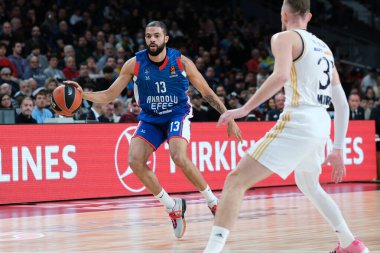 Anadolu Efes İstanbul 'dan Thompson Darius, Real Madrid ile Anadolu Efes WiCenter arasında oynanan Türk Hava Yolları EuroLeague karşılaşmasında 5 Ocak 2024 tarihinde İspanya' nın başkenti Madrid 'de oynanan karşılaşmada.