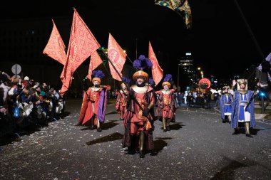 5 Ocak 2024 İspanya, Madrid 'deki Üç Kralın geçit töreni sırasında aktörler geçidi.