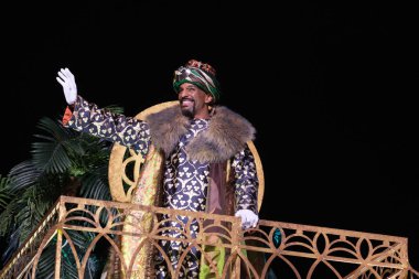 5 Ocak 2024 İspanya, Madrid 'deki Üç Kralın geçit töreni sırasında aktörler geçidi.