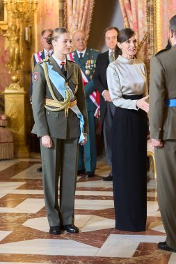  İspanya Kraliçesi Letizia ve İspanya Veliaht Prensesi Leonor, 6 Ocak 2024 'te İspanya' nın Madrid kentinde düzenlenen Kraliyet Sarayı 'ndaki Pascua Militar törenine katıldılar.