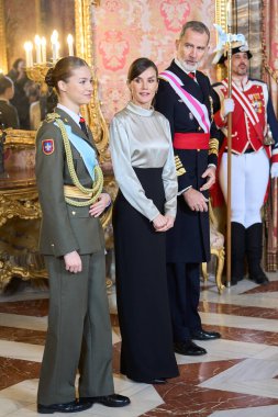  İspanya Kralı VI. Felipe, İspanya Kraliçesi Letizia ve İspanya Veliaht Prensesi Leonor, 6 Ocak 2024 tarihinde İspanya 'nın Madrid kentinde düzenlenen Pascua Askeri törenine katıldılar.