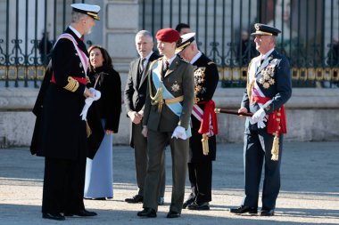  İspanya Kralı VI. Felipe ve İspanya Veliaht Prensesi Leonor, 6 Ocak 2024 tarihinde İspanya 'nın Madrid kentindeki Kraliyet Sarayı' nda düzenlenen Pascua Militar törenine katıldılar.