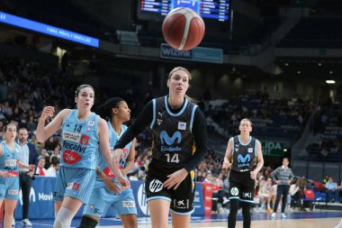 Movistar Estudiantes oyuncusu Endesa Femeninah sırasında WiZink Center 'da Movistar Estudiantes Femenino Celta Zorka' ya karşı oynuyor. Madrid 7 Ocak 2024 İspanya