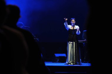 Şarkıcı EDE, 11 Ocak 2024 tarihinde İspanya 'nın Madrid şehrinde düzenlenen INVERFEST festivalinde performans sergiliyor.