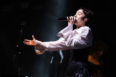 Şarkıcı EDE, 11 Ocak 2024 tarihinde İspanya 'nın Madrid şehrinde düzenlenen INVERFEST festivalinde performans sergiliyor.