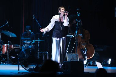 Şarkıcı EDE, 11 Ocak 2024 tarihinde İspanya 'nın Madrid şehrinde düzenlenen INVERFEST festivalinde performans sergiliyor.