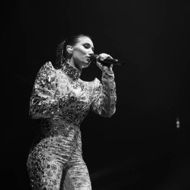 Şarkıcı India Martinez, INVERFEST WiZink Center 'da 19 Ocak 2024 tarihinde İspanya' nın Madrid kentinde gerçekleştirilen bir konser sırasında,