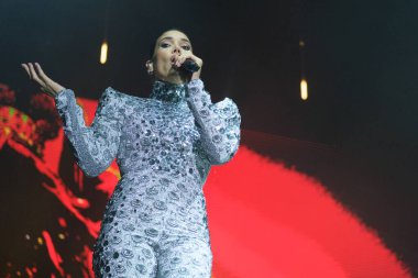 Şarkıcı India Martinez, INVERFEST WiZink Center 'da 19 Ocak 2024 tarihinde İspanya' nın Madrid kentinde gerçekleştirilen bir konser sırasında,