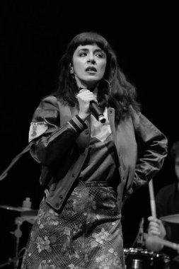 Şarkıcı Maria de Juan, 20 Ocak 2024 'te İspanya' nın Madrid kentinde, Conde Duque 'da, Inverfest 2024' te bir performans sergiledi..