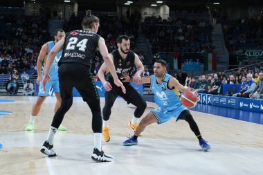 Movistar Estudiantes oyuncusu Movistar Estudiantes ile WiZink Center 'daki Club Betis arasında oynanan LEB Oro Maçı sırasında görüldü. Madrid 21 Ocak 2024 İspanya