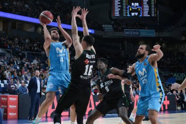Movistar Estudiantes oyuncusu Movistar Estudiantes ile WiZink Center 'daki Club Betis arasında oynanan LEB Oro Maçı sırasında görüldü. Madrid 21 Ocak 2024 İspanya