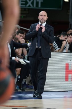 Real Madrid teknik direktörü Chus Mateo, 21 Ocak 2024 tarihinde İspanya 'nın başkenti Madrid' de oynanan Liga Endesa maçında Real Madrid ile Bilbao Basket arasında maç yaptı..