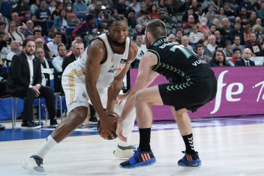 Real Madrid 'den Guerschon Yabusele 21 Ocak 2024' te İspanya 'nın başkenti Madrid' de oynanan Liga Endesa maçında Real Madrid ve Bilbao Basket arasında maç yapıyor..