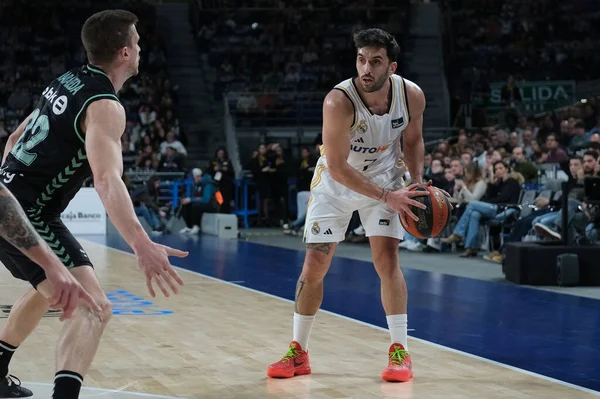 Real Madrid 'den Facundo Campazzo 21 Ocak 2024' te İspanya 'nın başkenti Madrid' de oynanan Liga Endesa maçında Real Madrid ve Bilbao Basket arasında oynanacak..