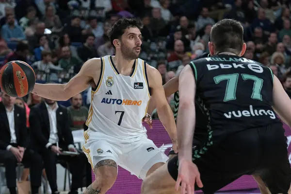 Real Madrid 'den Facundo Campazzo 21 Ocak 2024' te İspanya 'nın başkenti Madrid' de oynanan Liga Endesa maçında Real Madrid ve Bilbao Basket arasında oynanacak..