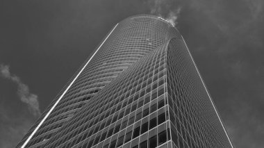 Madrid 'deki Paseo de la Castellana' daki İmparator Kulesi 'nin, dört kulenin mali kompleksinin manzarası. İspanya 'da