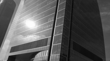 Madrid 'deki Paseo de la Castellana' daki İmparator Kulesi 'nin, dört kulenin mali kompleksinin manzarası. İspanya 'da