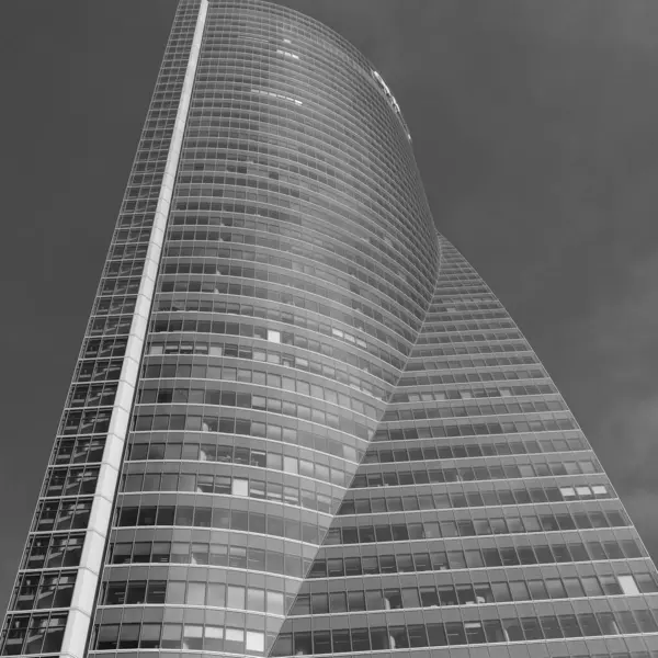 Madrid 'deki Paseo de la Castellana' daki İmparator Kulesi 'nin, dört kulenin mali kompleksinin manzarası. İspanya 'da