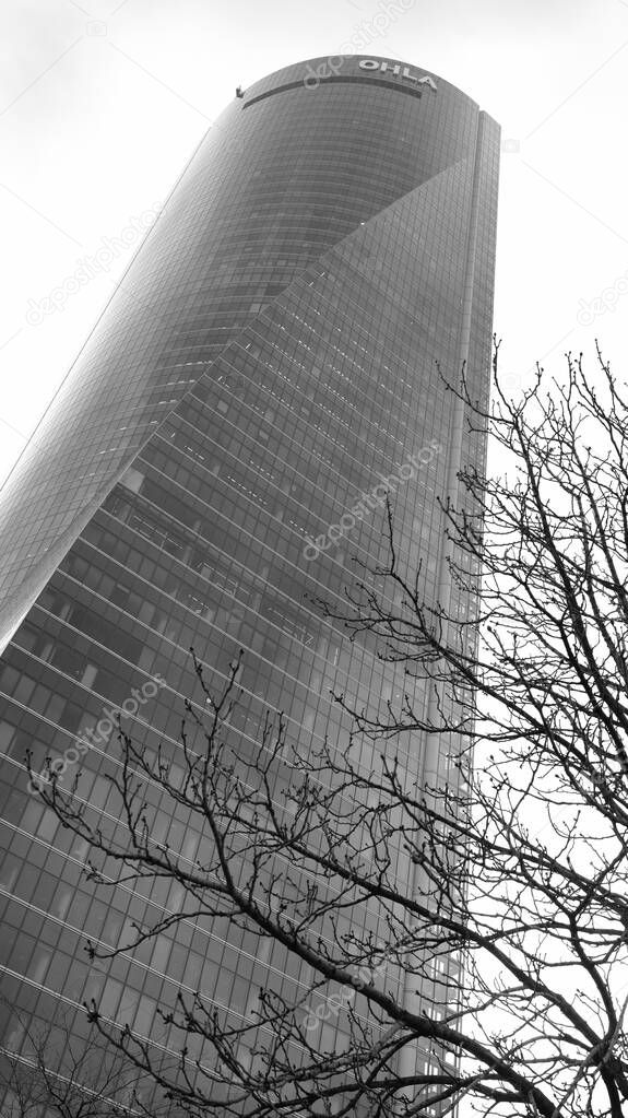 vista de la Torre del Emperador en el Paseo de la Castellana de Madrid
