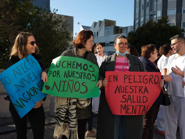 Demonstrators Hold Placards Protest Closure Pediatric Icu Hospital Universitario Paz — Stock Photo, Image