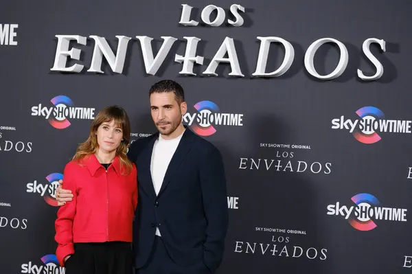 Marta Etura和Miguel Angel Silvestre参加了2024年1月24日在西班牙马德里Urso酒店举行的 Los Enviados 马德里摄影节目 — 图库照片