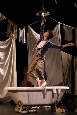 Sirk sanatçıları Danny ve Pepijn Ronaldo Sono Io 'nun sunumunda sahne aldılar. 24 Ocak 2024 'te Madrid' deki Kanal Tiyatrosu 'nda Ronaldo Sirki' ne ait.