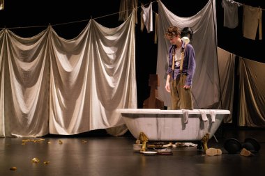 Sirk sanatçıları Danny ve Pepijn Ronaldo Sono Io 'nun sunumunda sahne aldılar. 24 Ocak 2024 'te Madrid' deki Kanal Tiyatrosu 'nda Ronaldo Sirki' ne ait.