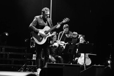 Şarkıcı Ismael Serrano, 27 Ocak 2024 'te Madrid' deki INVERFEST festivalinde performans sergiliyor.