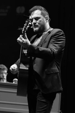 Şarkıcı Ismael Serrano, 27 Ocak 2024 'te Madrid' deki INVERFEST festivalinde performans sergiliyor.