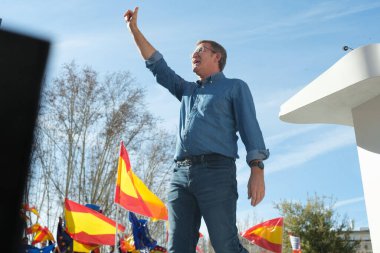 Halk Partisi Başkanı Alberto Nuez Feijoo 28 Ocak 2024 tarihinde Madrid, İspanya 'da gerçekleştirilen Junts-psoe anlaşmasını reddettiğini gösteren bir gösteri sırasında