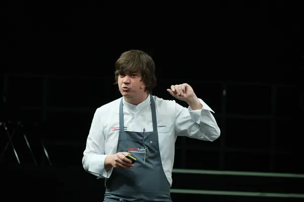 2024年1月29日在马德里举行的马德里国际烹饪大会期间 西班牙食品思想实验室的大卫查莫罗厨师 — 图库照片
