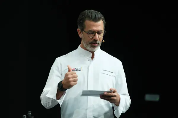 2024年1月29日在马德里举行的马德里国际烹饪大会期间 来自施罗德 沙恩斯坦的瑞士厨师安德烈亚斯 卡米纳达出席了会议 — 图库照片