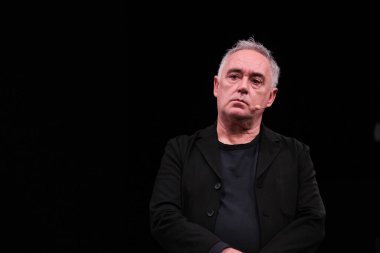 Madrid Uluslararası Gastronomi Kongresi 'nin 30 Ocak 2024 tarihli sayısında, ElBulli Vakfı' ndan İspanyol şef Ferran Adria