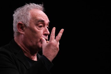 Madrid Uluslararası Gastronomi Kongresi 'nin 30 Ocak 2024 tarihli sayısında, ElBulli Vakfı' ndan İspanyol şef Ferran Adria