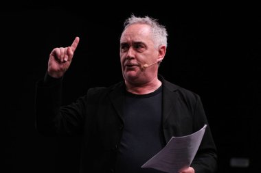 Madrid Uluslararası Gastronomi Kongresi 'nin 30 Ocak 2024 tarihli sayısında, ElBulli Vakfı' ndan İspanyol şef Ferran Adria