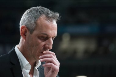 30 Ocak 2024 tarihinde İspanya 'nın Madrid kentinde oynanan Real Madrid ve Maccabi Tel Aviv EuroLeague karşılaşmasında Maccabi Tel Aviv teknik direktörü Kattash Oded.