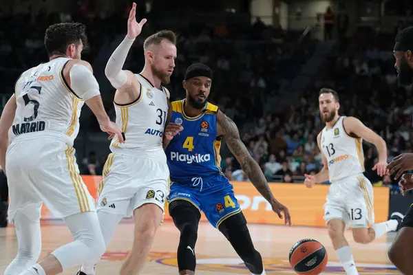 Maccabi Tel Aviv 'den Brown Lorenzo, Real Madrid ile Maccabi Tel Aviv arasında oynanan EuroLeague maçı sırasında 30 Ocak 2024 tarihinde İspanya' nın başkenti Madrid 'de oynanmıştır..