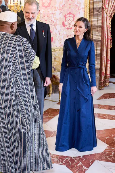 König Felipe Von Spanien Und Königin Letizia Von Spanien Empfangen — Stockfoto