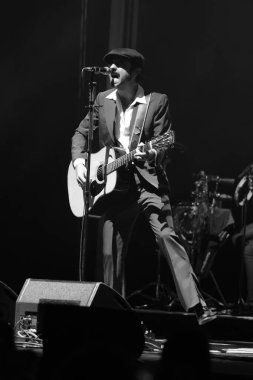 Sidecars grubunun vokalisti Juancho Conejo Torres, 31 Ocak 2024 tarihinde İspanya 'nın Madrid şehrinde düzenlenen INVERFEST festivalinde konser verdi.