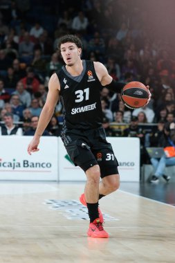 LDLC 'den Yaacov Noah Asvel Villeurbanne, Real Madrid ile LDLC Asvel arasında oynanan Türk Hava Yolları EuroLeague maçı sırasında 1 Şubat 2024' te İspanya 'nın başkenti Madrid' de oynanan WiZink 'te oynanmıştır.. 